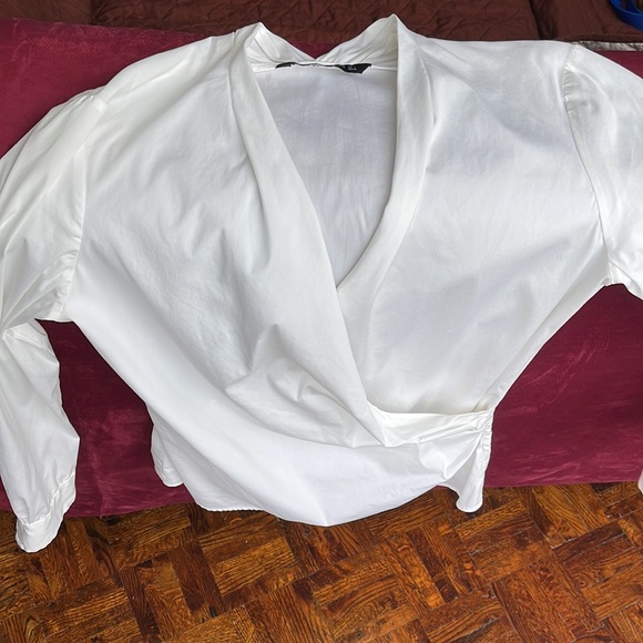 Zara Poplin Off-White Long Sleeve Faux Wrap Side Ruching Blouse Size Large - Picture 2 of 13